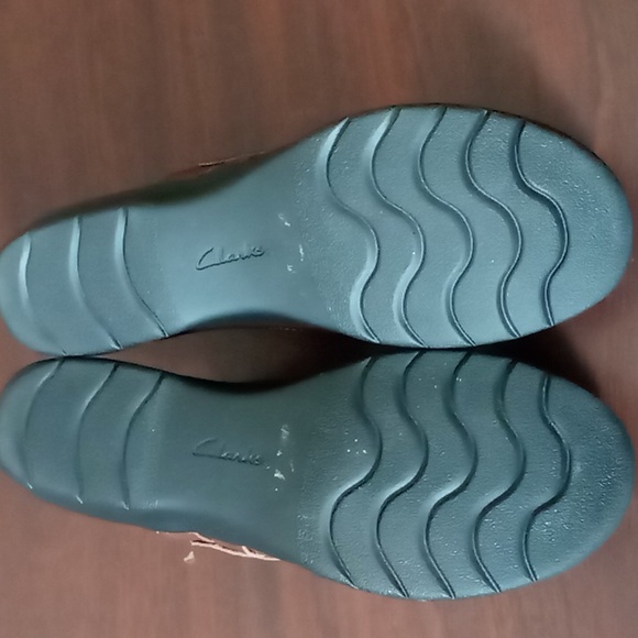 Collection by Clarks Brown Faux Leather Shoes w Design Buckle Size 8 - Picture 9 of 10